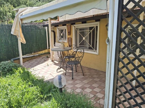 casa indipendente in vendita ad Imperia in zona Moltedo