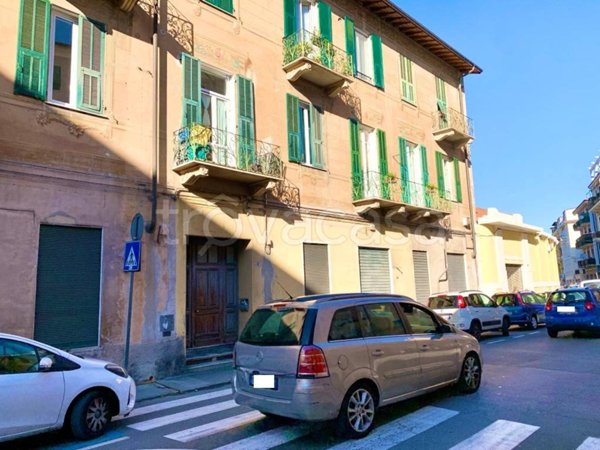 negozio in vendita ad Imperia in zona Oneglia