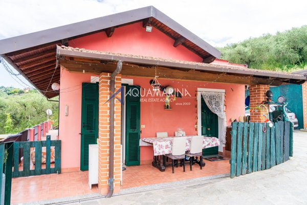 casa indipendente in vendita ad Imperia in zona Porto Maurizio