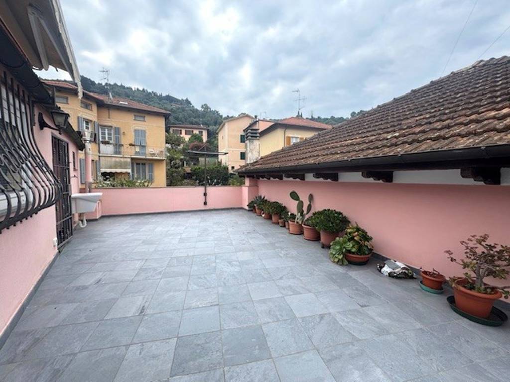 casa indipendente in vendita ad Imperia in zona Oneglia