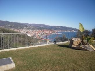 casa indipendente in vendita ad Imperia