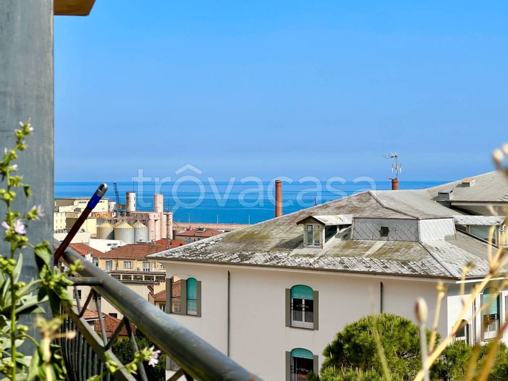 appartamento in vendita ad Imperia in zona Porto Maurizio