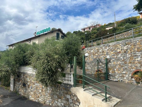 casa indipendente in vendita ad Imperia in zona Torrazza / Clavi