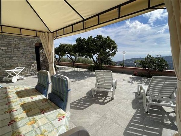 appartamento in vendita ad Imperia in zona Oneglia