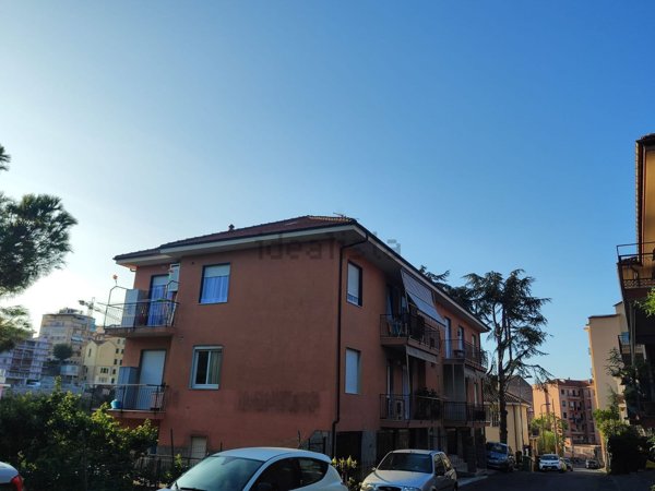appartamento in vendita ad Imperia in zona Porto Maurizio