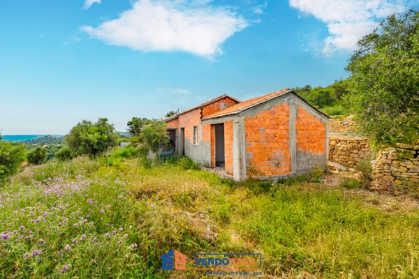 casa indipendente in vendita ad Imperia in zona Porto Maurizio