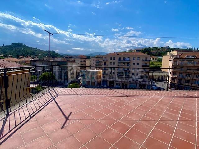 appartamento in vendita ad Imperia in zona Porto Maurizio