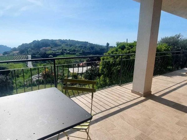 casa indipendente in vendita ad Imperia in zona Artallo