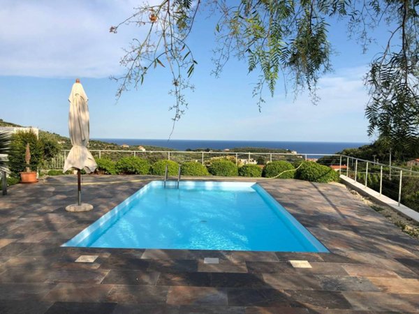 casa indipendente in vendita ad Imperia in zona Artallo