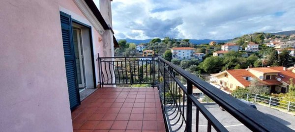 appartamento in vendita ad Imperia in zona Caramagna Ligure