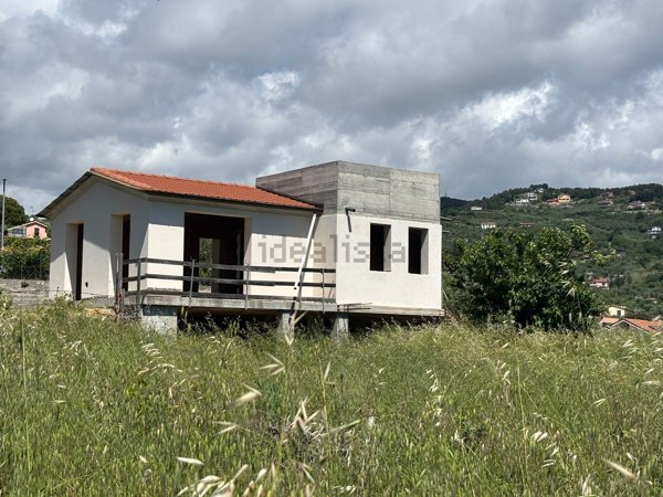 casa indipendente in vendita ad Imperia