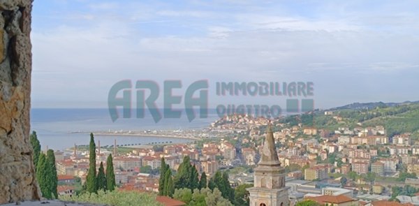 casa indipendente in vendita ad Imperia in zona Oneglia