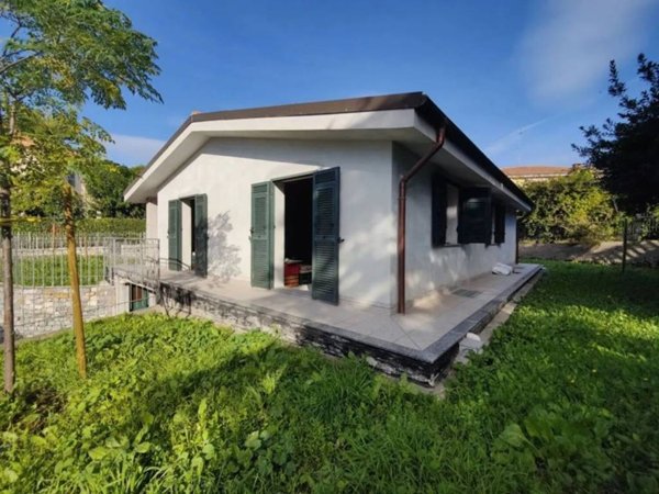 casa indipendente in vendita ad Imperia