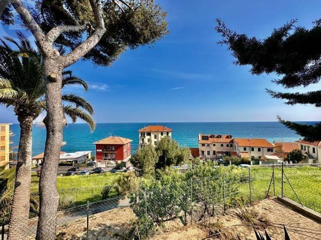 appartamento in vendita ad Imperia in zona Porto Maurizio
