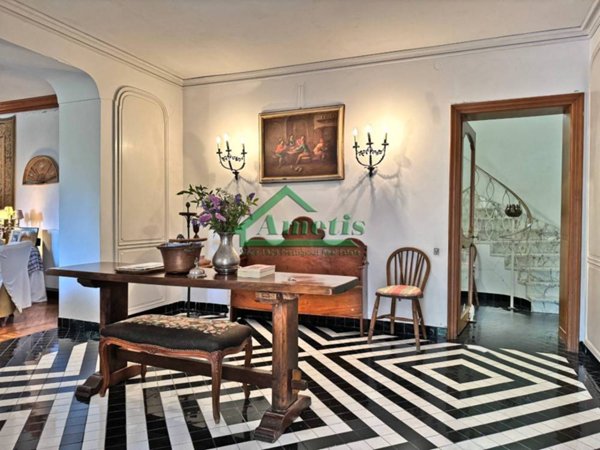 casa indipendente in vendita ad Imperia in zona Oneglia