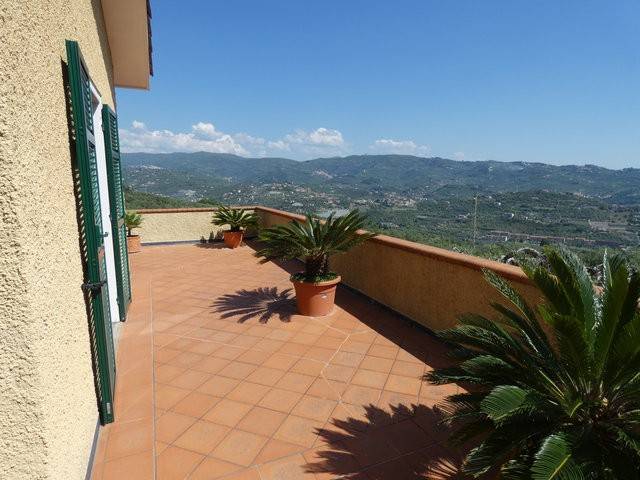 casa indipendente in vendita ad Imperia in zona Torrazza / Clavi