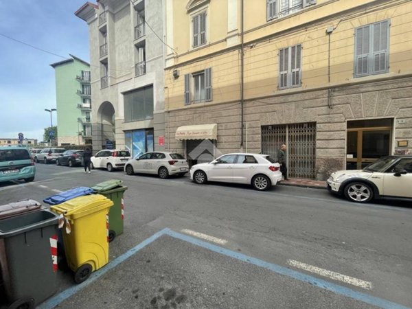 negozio in vendita ad Imperia in zona Oneglia
