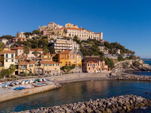 appartamento in vendita ad Imperia in zona Porto Maurizio