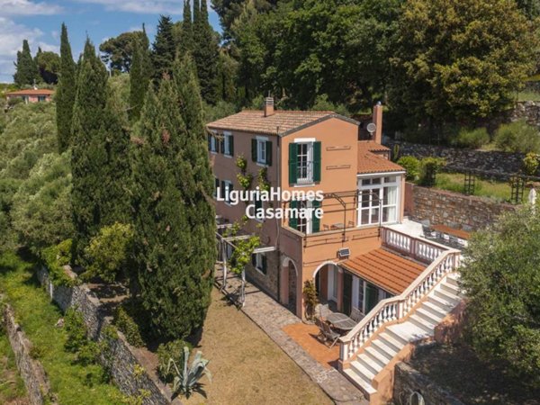 casa indipendente in vendita ad Imperia in zona Oneglia