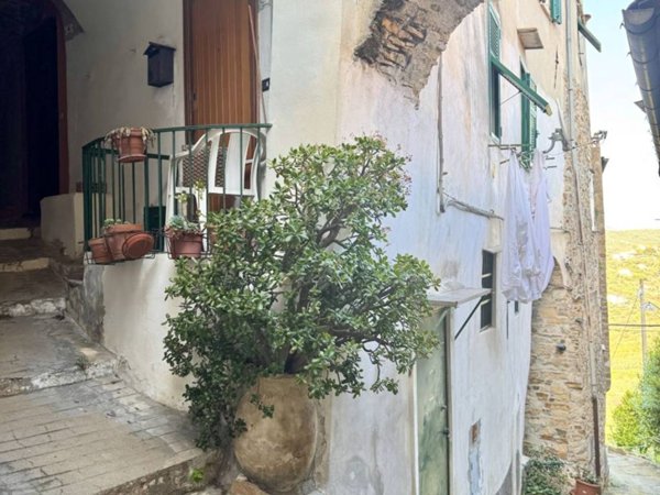 appartamento in vendita ad Imperia in zona Torrazza / Clavi