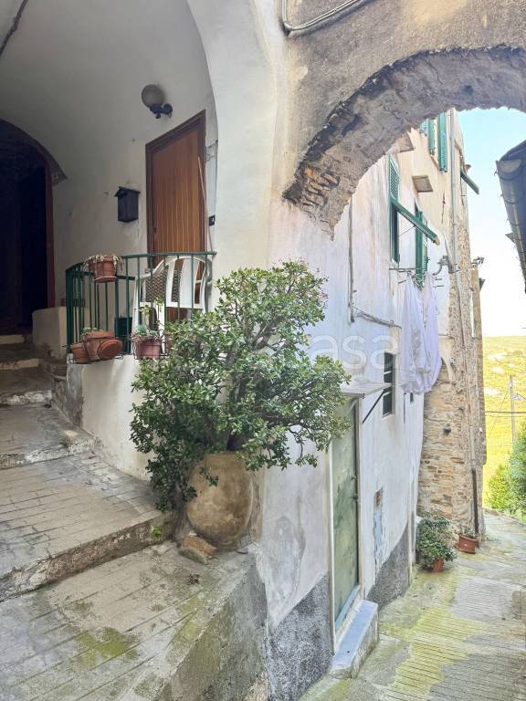 appartamento in vendita ad Imperia in zona Torrazza / Clavi