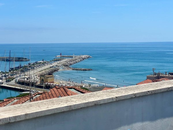 appartamento in vendita ad Imperia in zona Porto Maurizio
