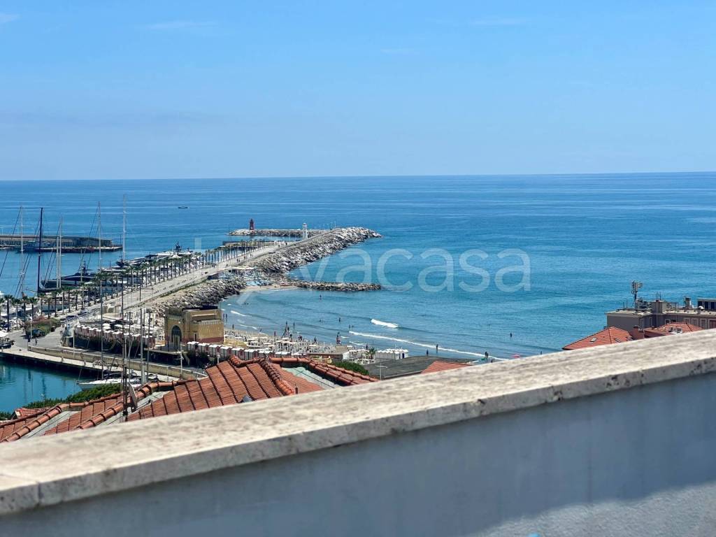 appartamento in vendita ad Imperia in zona Porto Maurizio