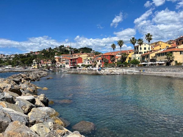 appartamento in vendita ad Imperia in zona Porto Maurizio