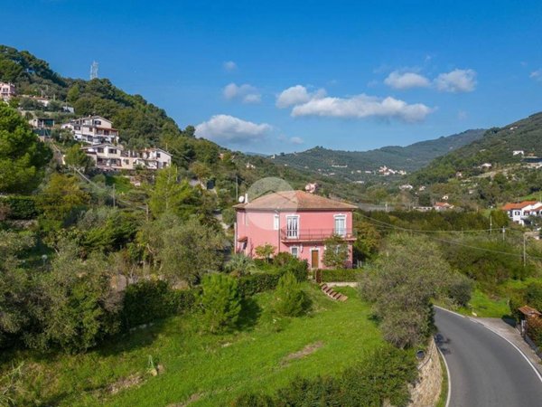 casa indipendente in vendita ad Imperia in zona Montegrazie