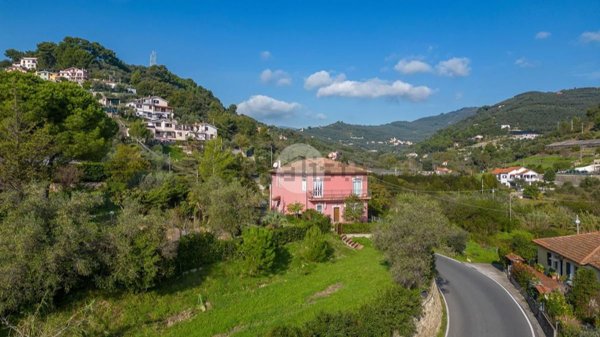 appartamento in vendita ad Imperia in zona Artallo