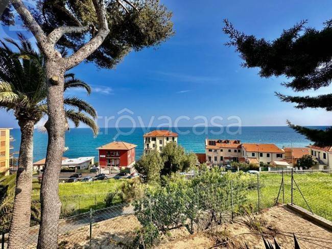 appartamento in vendita ad Imperia in zona Porto Maurizio