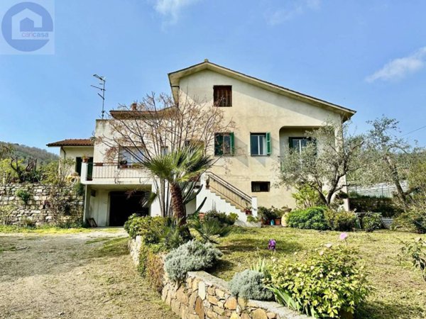 casa indipendente in vendita ad Imperia in zona Porto Maurizio