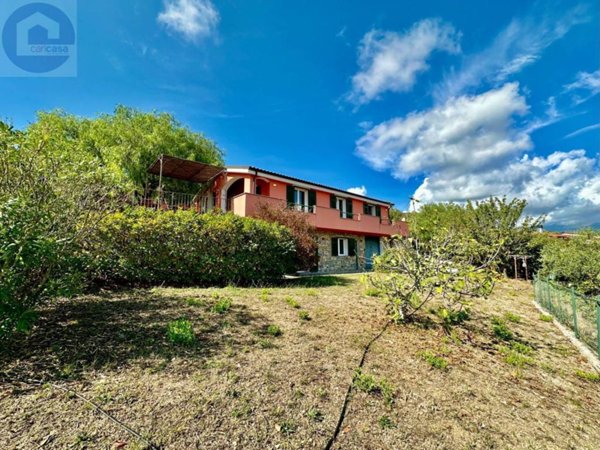 casa indipendente in vendita ad Imperia in zona Poggi