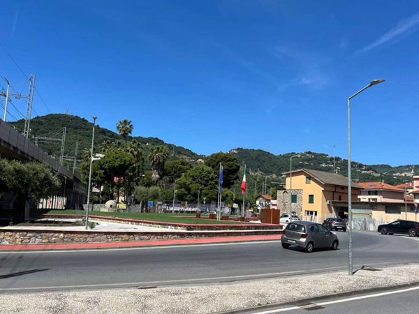 ufficio in vendita ad Imperia in zona Oneglia