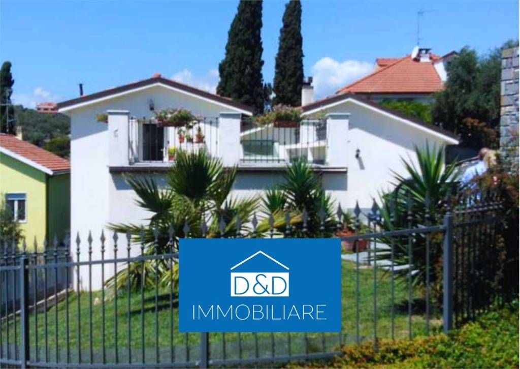 casa indipendente in vendita ad Imperia in zona Porto Maurizio