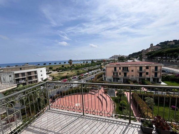 appartamento in vendita ad Imperia in zona Porto Maurizio