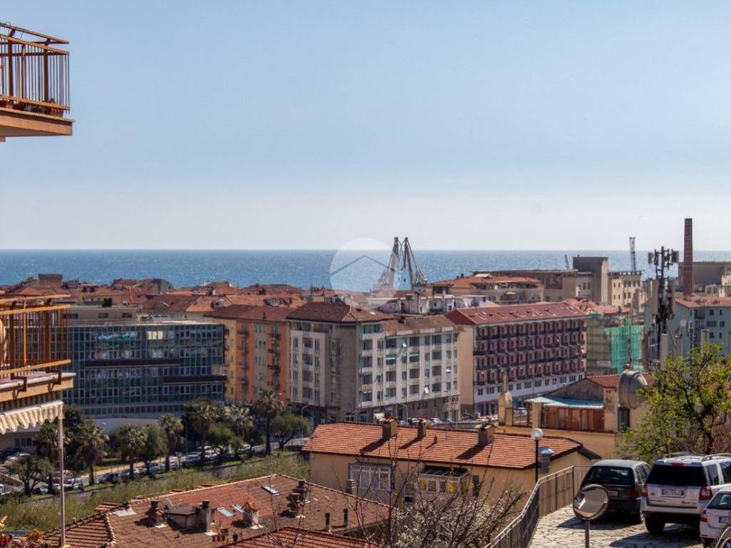 appartamento in vendita ad Imperia in zona Porto Maurizio