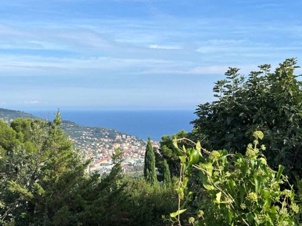 casa indipendente in vendita ad Imperia in zona Sant'Agata