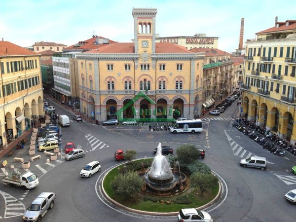 negozio in vendita ad Imperia in zona Oneglia