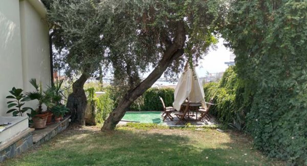 casa indipendente in vendita ad Imperia in zona Porto Maurizio