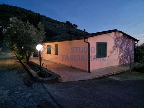 casa indipendente in vendita ad Imperia in zona Oneglia