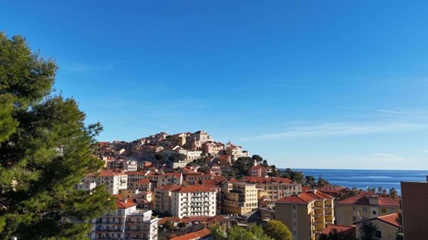 casa indipendente in vendita ad Imperia in zona Porto Maurizio