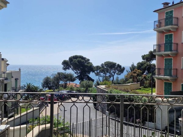 appartamento in vendita ad Imperia in zona Porto Maurizio