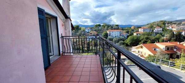 appartamento in vendita ad Imperia in zona Cantalupo