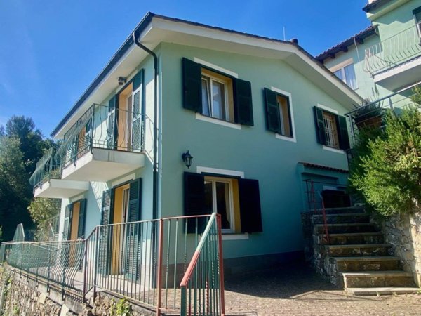 casa indipendente in vendita ad Imperia in zona Sant'Agata