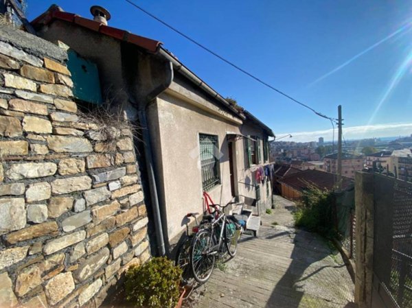 casa indipendente in vendita ad Imperia in zona Oneglia