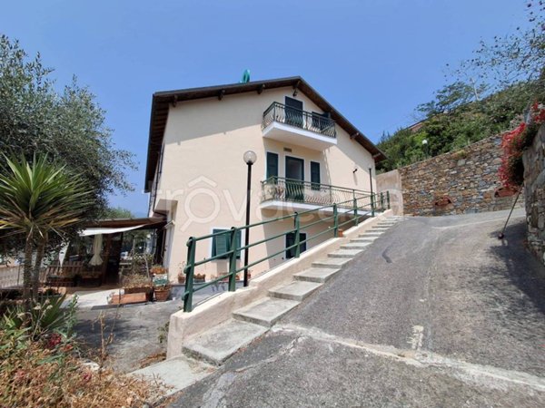 casa indipendente in vendita ad Imperia in zona Oneglia