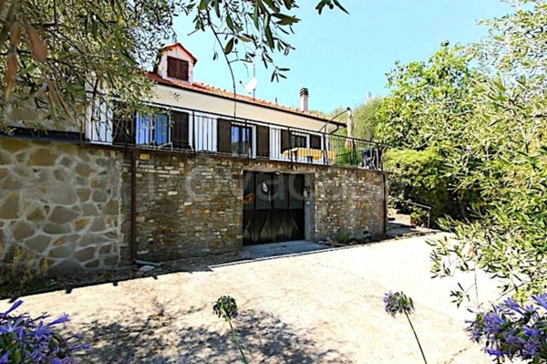 casa indipendente in vendita ad Imperia