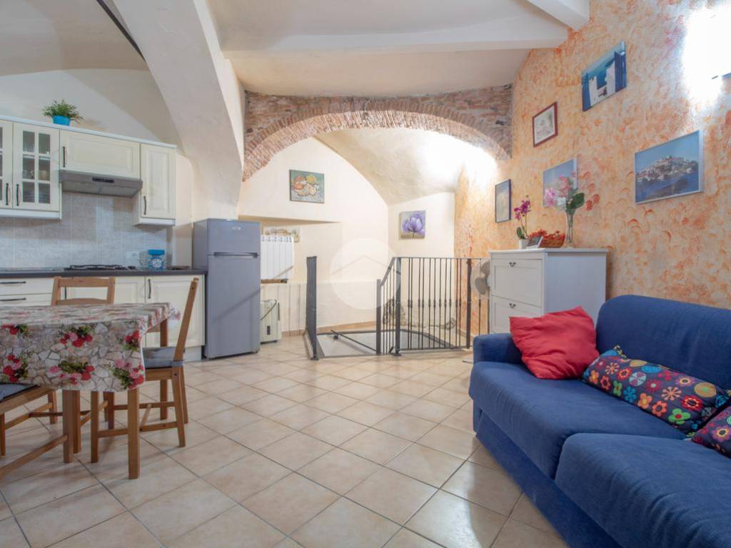 appartamento in vendita ad Imperia in zona Porto Maurizio