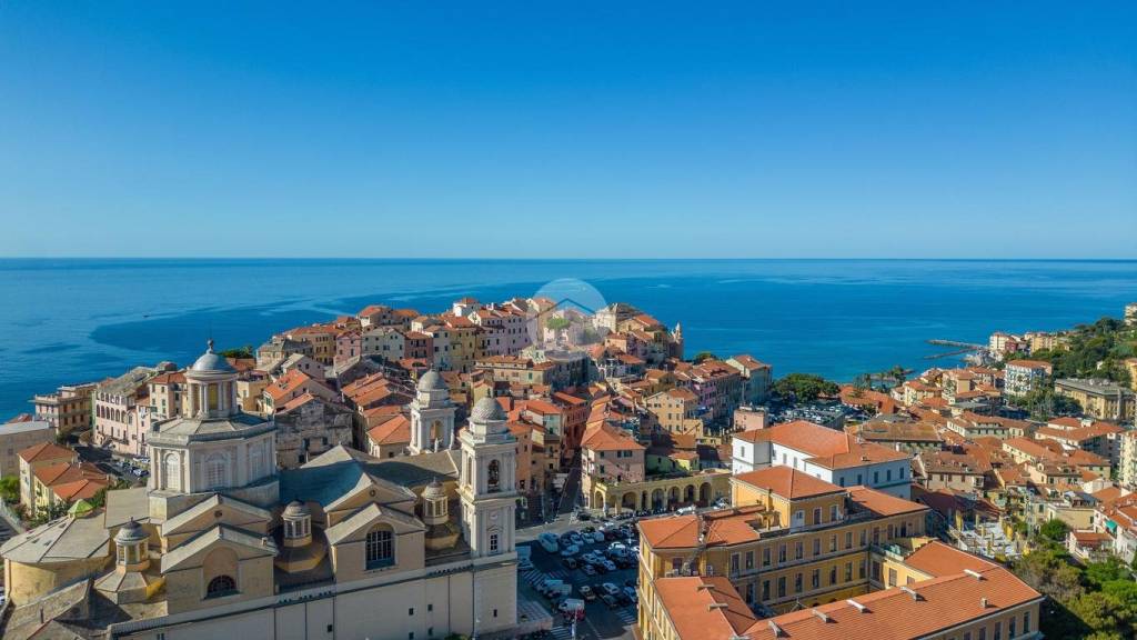 appartamento in vendita ad Imperia in zona Porto Maurizio